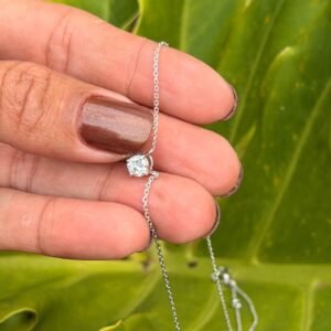 C0026 Colar ouro amarelo com menininha