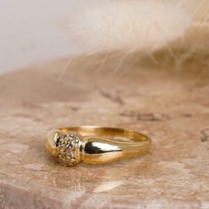 1/2 Aliança ouro branco com 2 peças entrelaçadas, com 10 diamantes e onix de 1 ponto