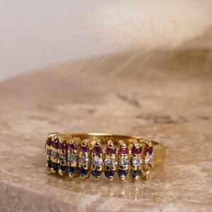 1/2 Aliança ouro amarelo com 10 diamantes de 2 pontos, 10 rubis e safiras de 1.5 pontos