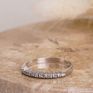 1/2 Aliança ouro branco com 8 diamantes 2 pontos