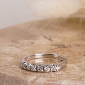 1/2 Aliança ouro branco com 6 diamantes de 2.5 mm